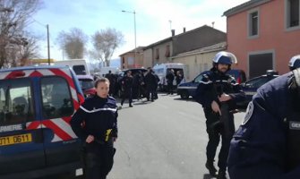 Francuska: Policajac koji je ponudio sebe u zamjenu za taoca polegao povredama