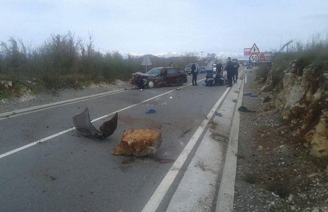 Četiri osobe povrijeđene u nezgodi na izlazu iz Podgorice (VIDEO)