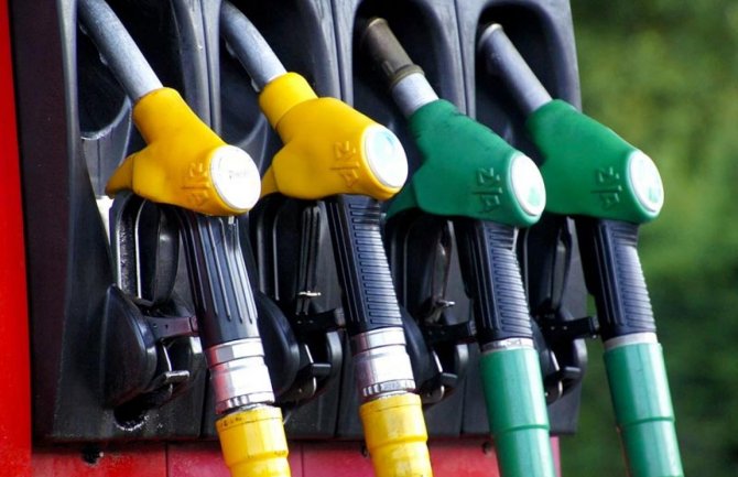 Sve vrste goriva jeftinije od tri do četiri centa