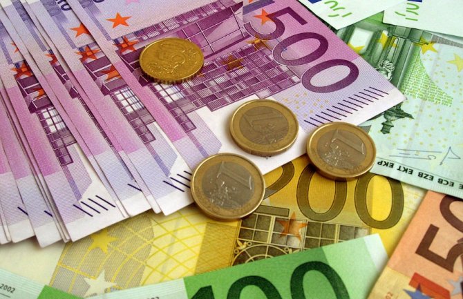 Uprava carina naplatila 61, 6 miliona eura za april