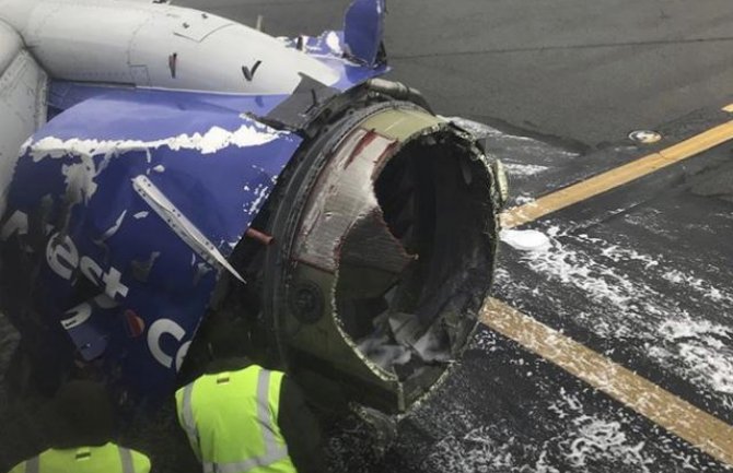 Motor aviona sa 143 putnika eksplodirao u letu, jedna osoba poginula