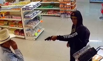 Lopov prijetio pištoljem, a na kraju izvukao deblji kraj (VIDEO)