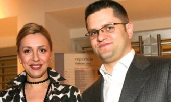 Nakon 10 godina nisu izgubili nadu: Nataša i Vuk Jeremić dobili ćerkicu
