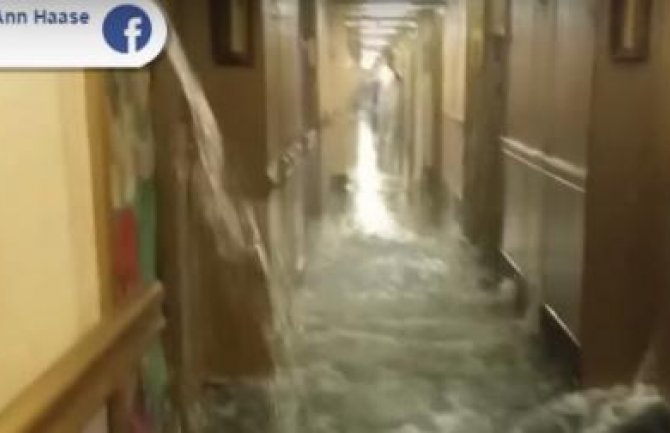 Pukla cijev na kruzeru, poplava kao na Titaniku (VIDEO)