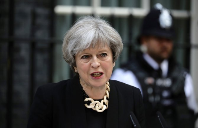 Britanska premijerka pozvala na snažnu akciju protiv Crne Gore