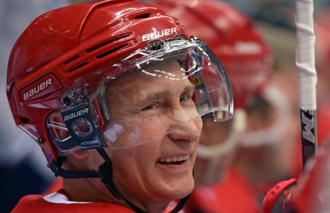  Putin postigao pet golova na egzibicionom hokejaškom meču