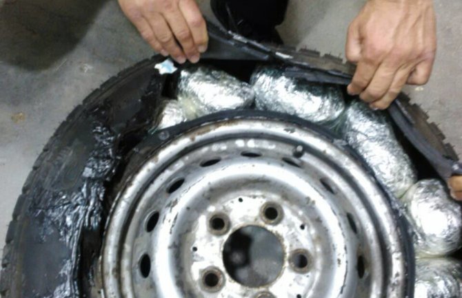 Albanac drogu krio u rezervnoj gumi i rezervoaru za gorivo (Foto)