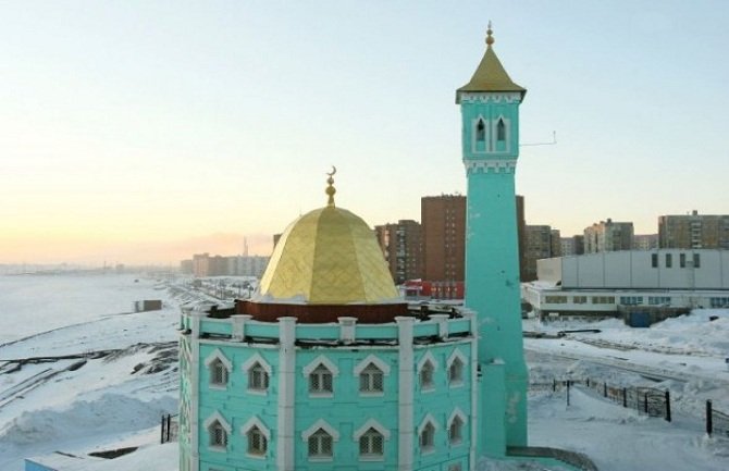 U OVOJ džamiji iftare iza ponoći, a poste duže od 23 sata