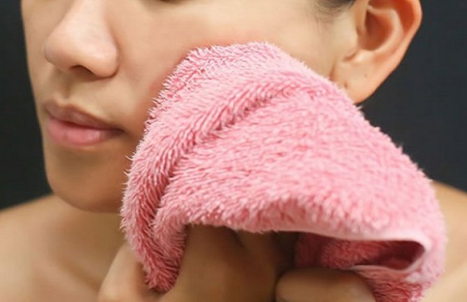 Zašto ne treba da sušite lice peškirom nakon umivanja?