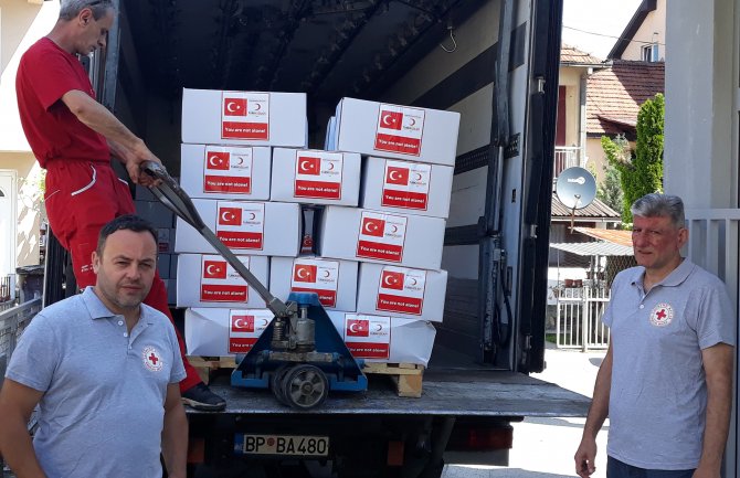 Turski Crveni polumjesec donirao pakete za 100 bjelopoljskih porodica(FOTO)
