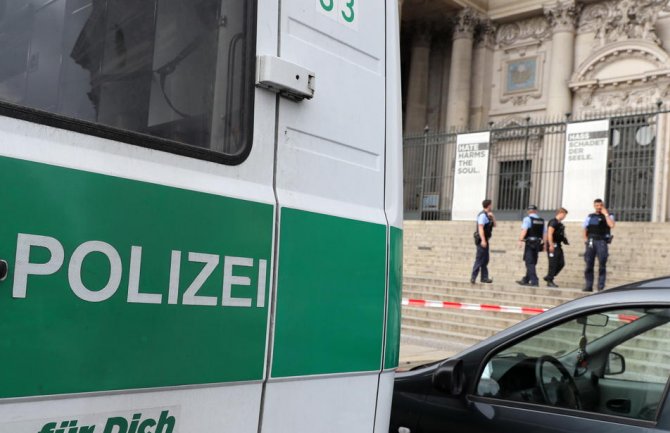 Pucnjava u centru Berlina: Policajac upucao muškarca(VIDEO)