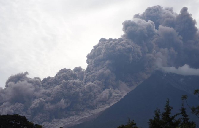 Erupcija vulkana Fuego: 25 osoba stradalo, preko 100 evakuisano, više povrijeđenih(VIDEO)