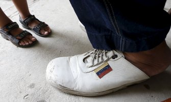 Za njega je nemoguće da kupi gotovu obuću: Čovjek sa najdužim stopalima na svijetu dobio nove cipele