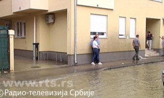 Nevrijeme u Srbiji: Vatrogasci pronašli tijelo muškarca u poplavljenoj garaži u Požarevcu