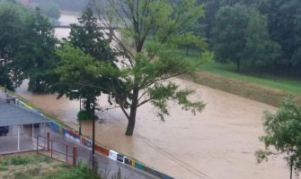 Vanredna situacija u Petrovcu na Mlavi, pukla brana na rijeci(VIDEO)