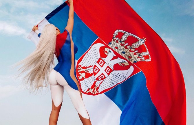Vatrena navijačica: Evo kako je Karleuša podržala supruga i reprezentaciju Srbije (FOTO)
