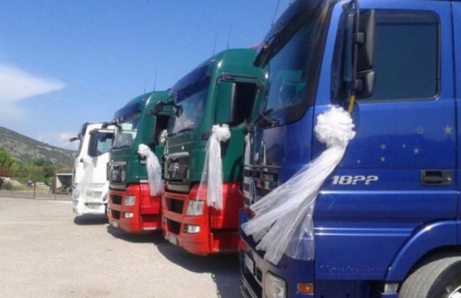 Kad se Hercegovac ženi, u svatove se ide kamionima (VIDEO)