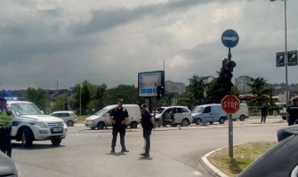 Snažna eksplozija džipa u Beogradu: Vrata odletjela 20 metara, ubijen saradnik Luke Bojovića (VIDEO)