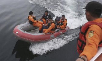 Potonuo trajekt u Indoneziji, skoro 200 ljudi se vodi kao nestalo (VIDEO)