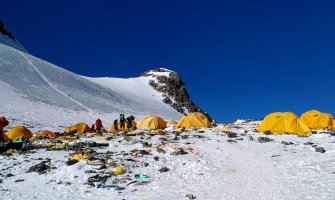 Turisti ne vode računa: Najveći planinski vrh ujedno i najveća deponija smeća (VIDEO)
