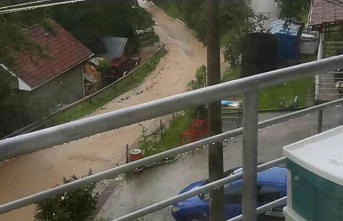 Nevrijeme pogodilo Prijepolje, poplavljene ulici i kuće