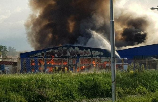 Požar u fabrici u Prijepolju, izgorjelo oko 400 m2 magacina i dio pogona