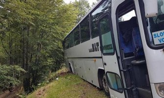 Proklizao autobus sa studentima u blizini Andrijevice