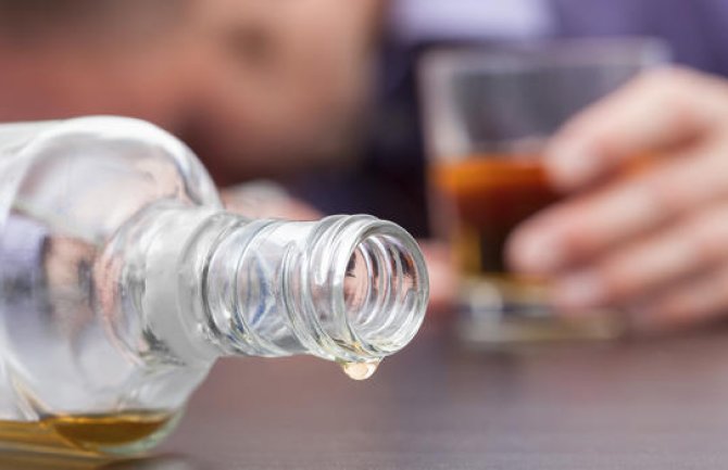 Skoro 300 osoba umrlo u Iranu: Pili metil alkohol da se zaštite od koronavirusa