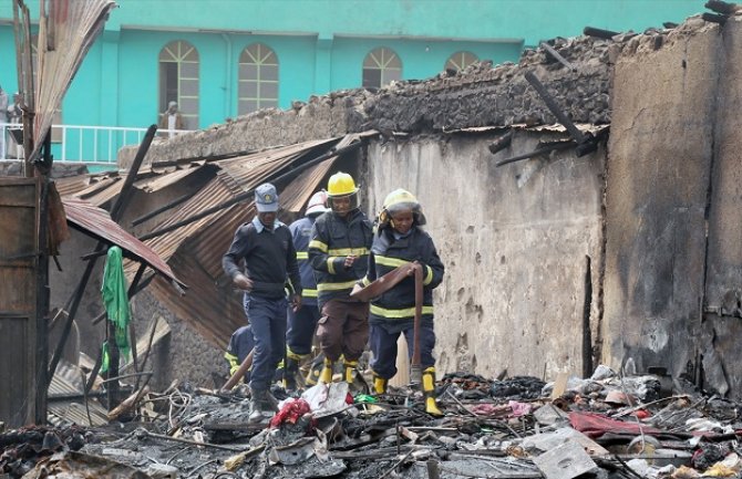 U požaru na najvećoj otvorenoj pijaci Merkato uništeno oko 50 prodavnica, nema povrijeđenih (Foto)