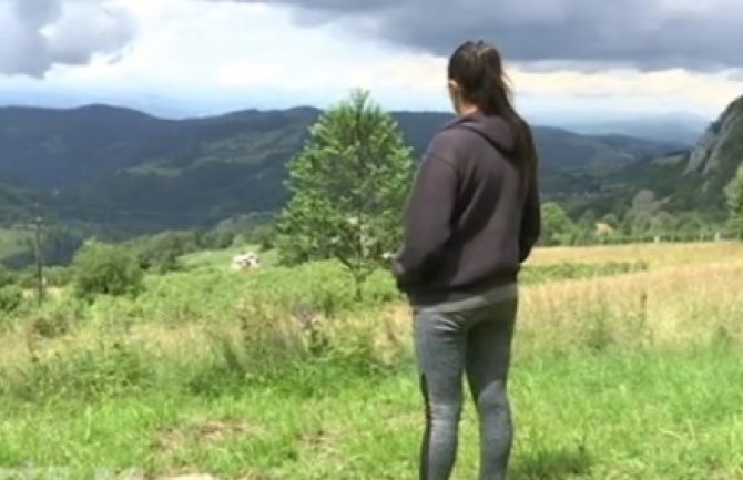 Vratila se u selo predaka: Dragana (29) na planini uzgaja ovce i krave, gaji malinu i kupinu a u slobodno vrijeme trči ultramaratone
