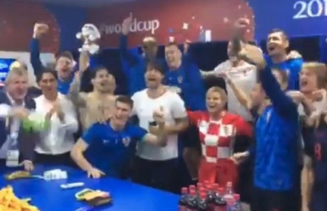  Kolinda proslavila pobjedu Hrvatske nad Rusijom u svlačinioci (Video)