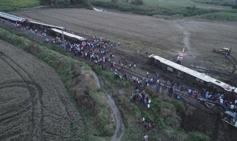 Voz iskliznuo iz šina u Turskoj: Najmanje 10 mrtvih, preko 70 povrijeđenih(FOTO)