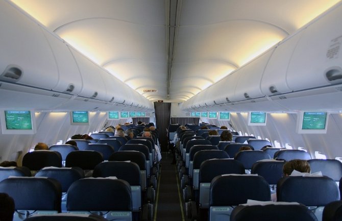 Novozelandski ministar saobraćaja kažnjen zbog telefoniranja u avionu