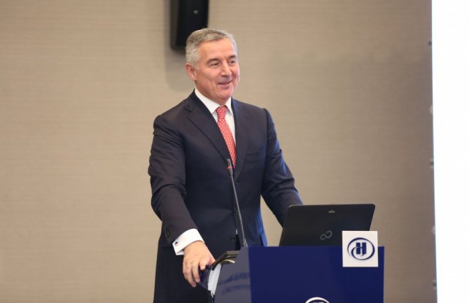  Đukanović predvodi crnogorsku delegaciju na Samitu NATO-a