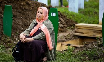 Porodice se opraštaju od najmilijih: Ispraćaj 35 žrtava srebreničkog genocida