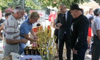 Cetinje:Održana manifestacija „Miris lipa i meda“
