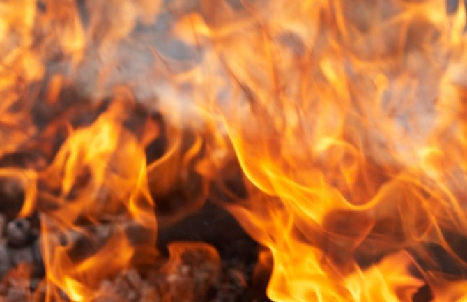 Berane: Rasvijetljeno podmetanje požara na automobilu načelnika Komunalne policije