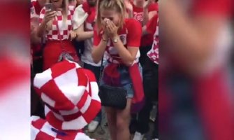Romantičan snimak: Momak zaprosio djevojku u Zagrebu tokom dočeka Vatrenih (Video)