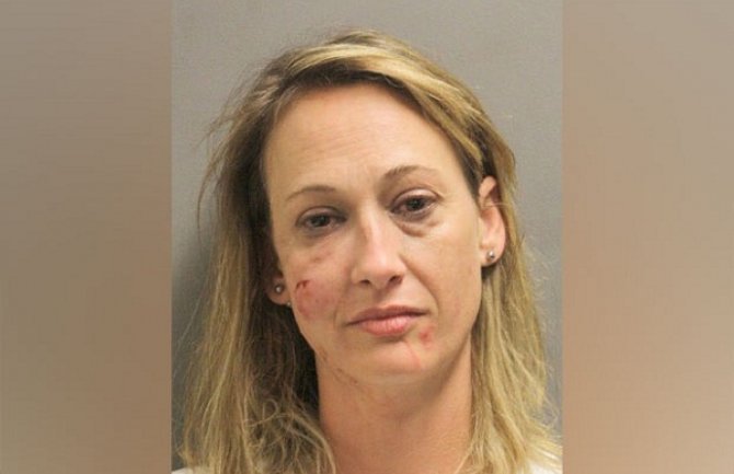 Uhapšena žena zbog sumnje da je odgrizla poznanici nos i progutala ga zbog pića i cigareta