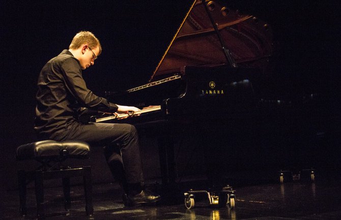 Pijanista Andrija Jovović na Don Brankovim  danima muzike