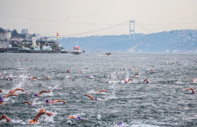 Hiljade plivača iz 55 zemalja preplivalo iz Azije u Evropu (VIDEO)