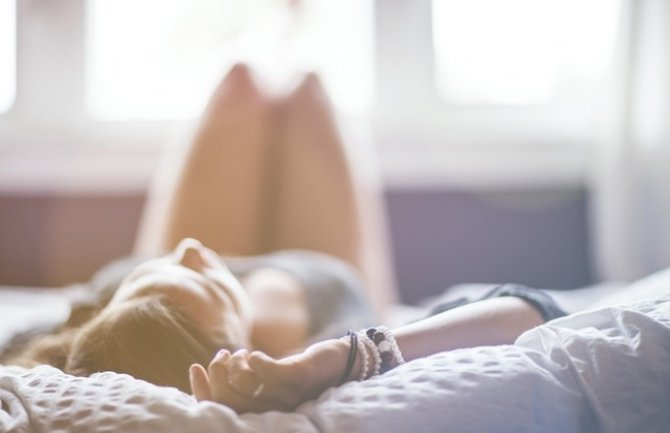 Znojite se tokom spavanja? Samo obujte čarape i problem riješen