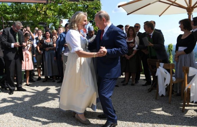 Svadba austrijske ministarke: Putin zaplesao sa mladom (VIDEO)