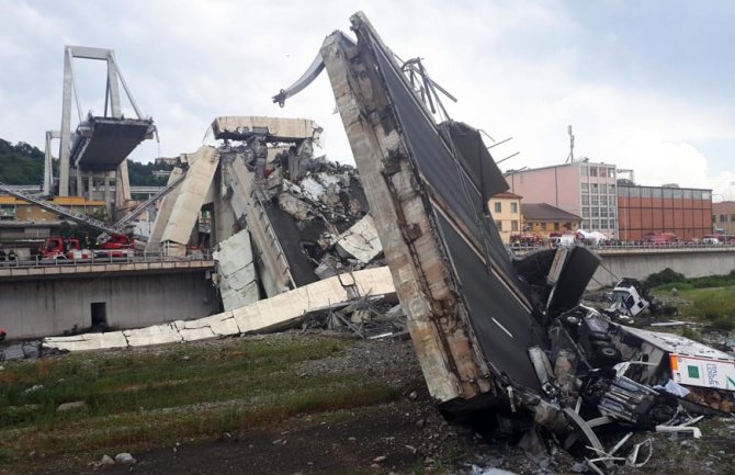 Objavljen novi snimak rušenja mosta u Đenovi (VIDEO)