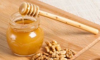  Mješavina meda i oraha kao prirodni lijek protiv anemije