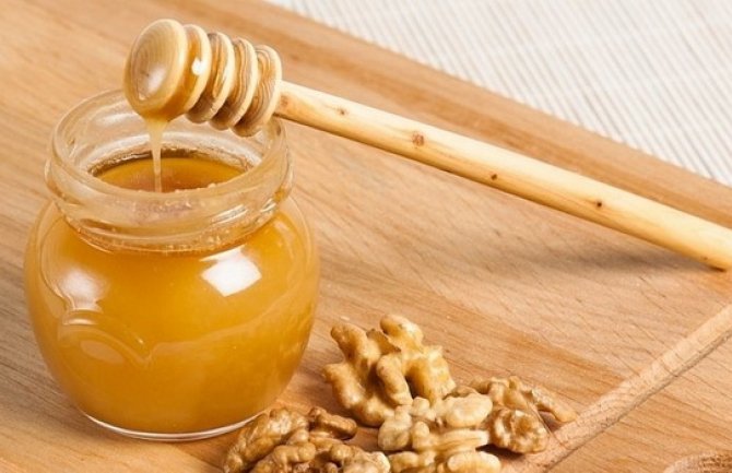  Mješavina meda i oraha kao prirodni lijek protiv anemije