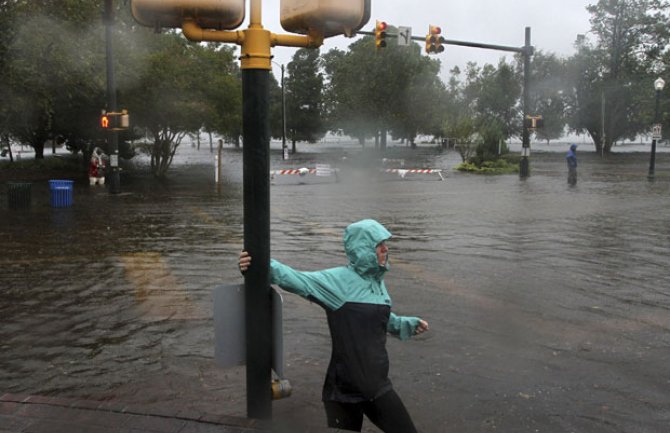 Uragan Florens samo što nije: Ovo je snažna oluja koja može da vas ubije(VIDEO)(FOTO)