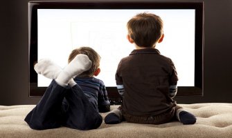 Gledanje televizije pogubno za vid djece