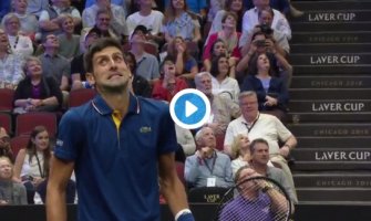 Đoković i Federer poraženi, Novak pogodio saigrača u nezgodno mjesto i izazvao smijeh publike (VIDEO)