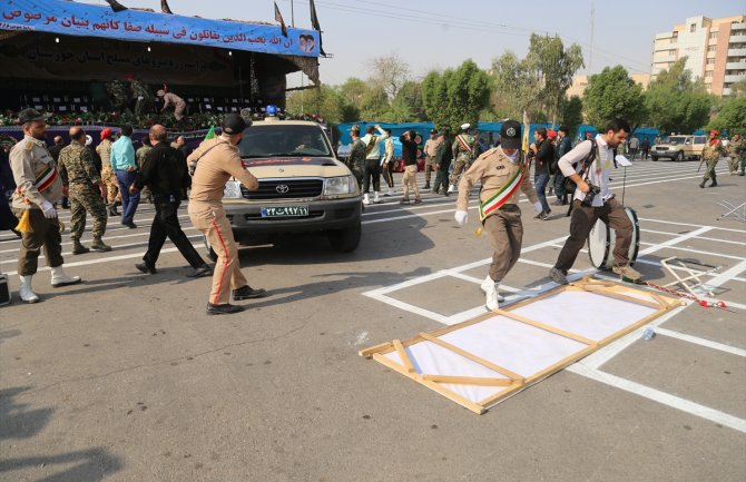 Iran: Oružani napad tokom vojne parade, 24 mrtvih, 53 ranjenih (FOTO)